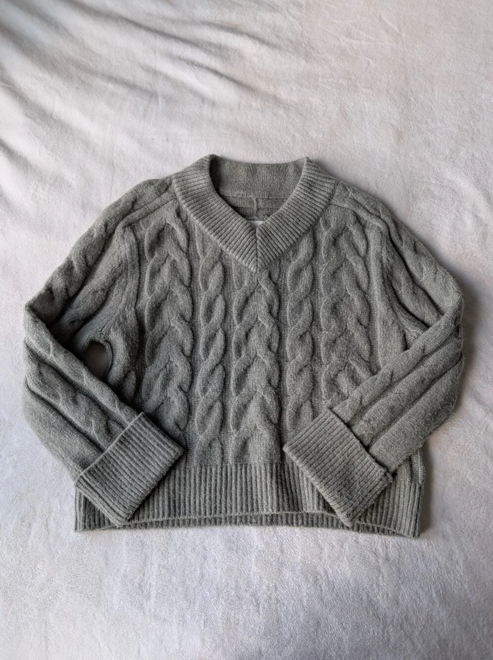 Abercrombie & Fitch Cable Knit Sweater - Picture 1 of 3